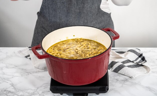 Sopa De Macarrão De Frango