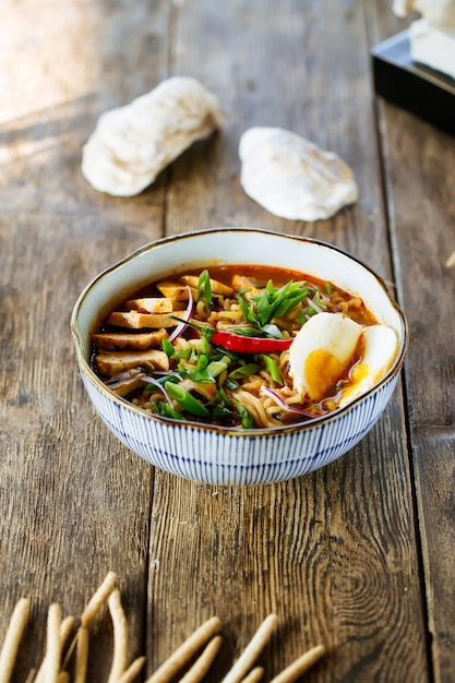 Sopa de macarrão japonês ramen asiático