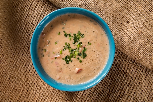 Foto sopa de peixe piranha