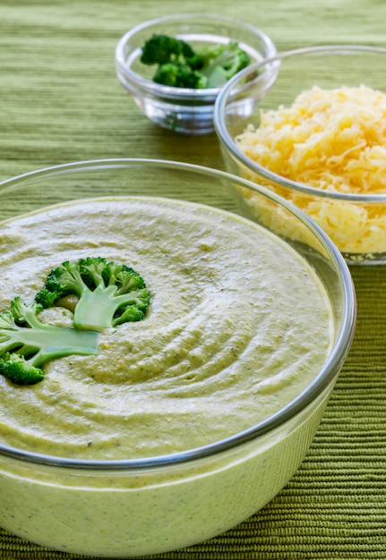 Sopa de queijo brócolis