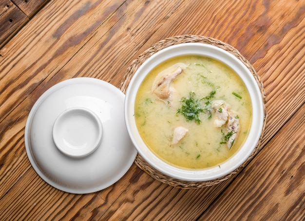 Foto sopa de queijo com frango e legumes