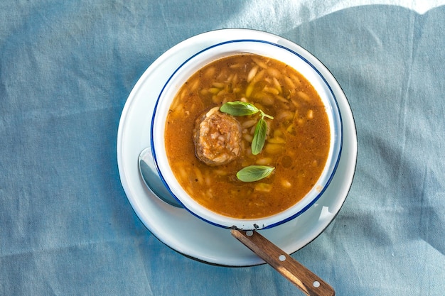 Sopa de shawarma de grão de bico com iogurte grego