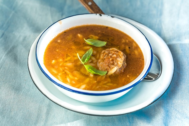 Sopa de shawarma de grão de bico com iogurte grego