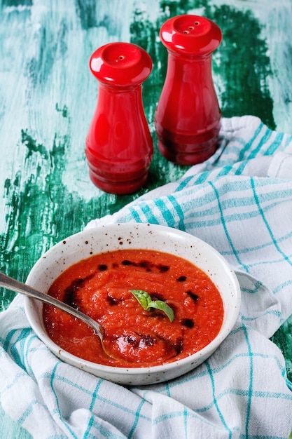 Foto sopa de tomate com gazpacho