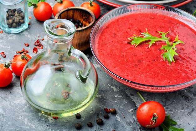 Sopa de tomate com gazpacho