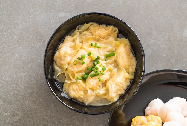 Foto sopa devassa na mesa