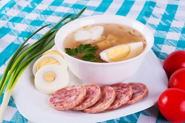 Sopa e uma variedade de vegetais