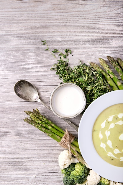 Sopa de espárragos casera