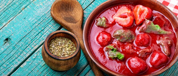 Sopa de fresas de verano