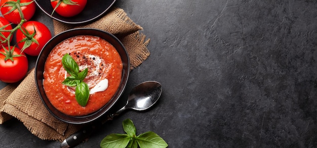 Sopa fría casera de gazpacho