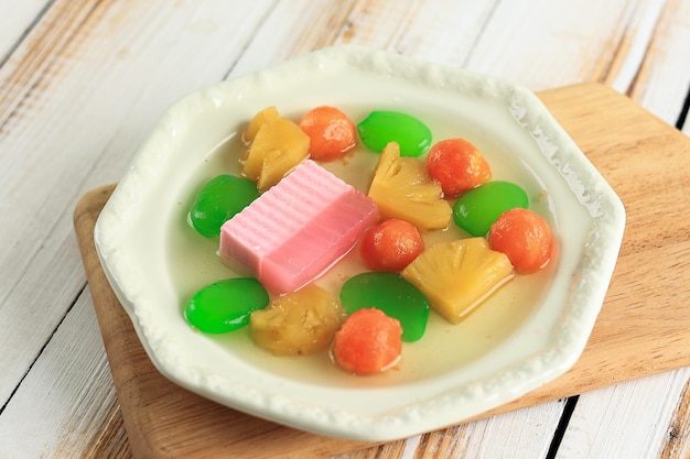 Sopa de frutas tradicional javanesa Es Podeng Manten