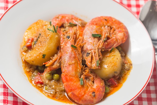 Sopa de gambas con patatas