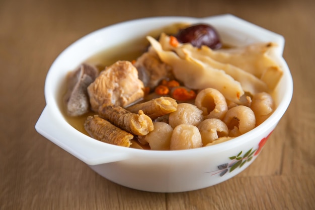 Sopa de hierbas chinas