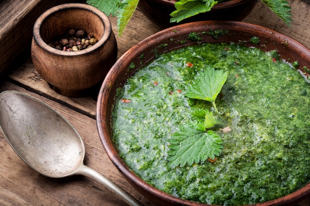 Sopa de hojas de ortiga