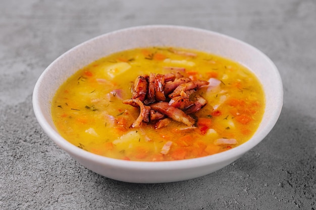 Sopa italiana com legumes e bacon