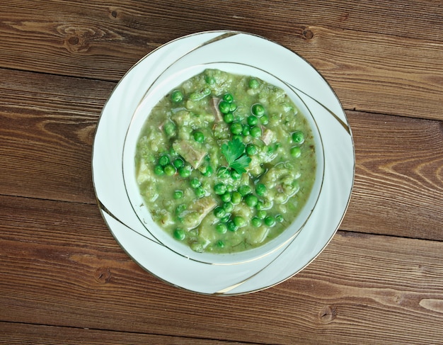 Foto sopa italiana de ervilha - minestra delicata di piselli