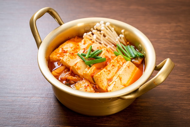 Sopa Kimchi com Tofu e Ovo