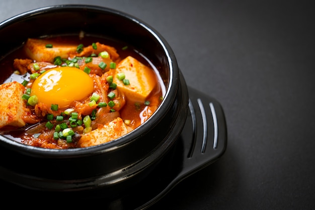 Sopa de Kimchi con Tofu y Huevo