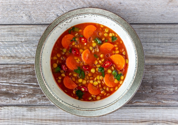 Sopa de lentejas con zanahorias y pimienta. Recetas. Cocina alemana.