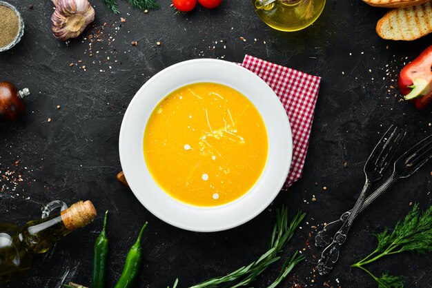 Sopa de maíz con crema Vista superior Espacio libre para su texto