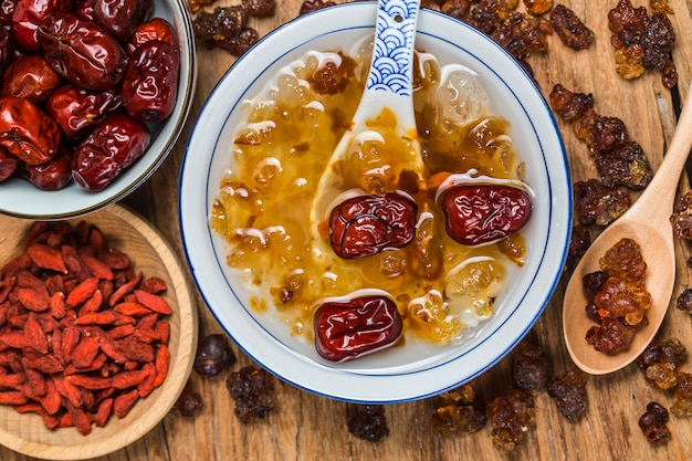 Sopa de melocotón y tremella