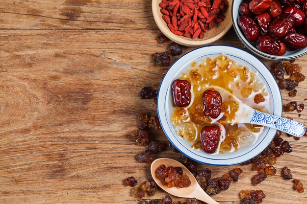 Sopa de melocotón y tremella