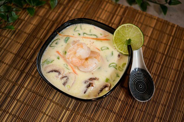 Sopa en una mesa de restaurante