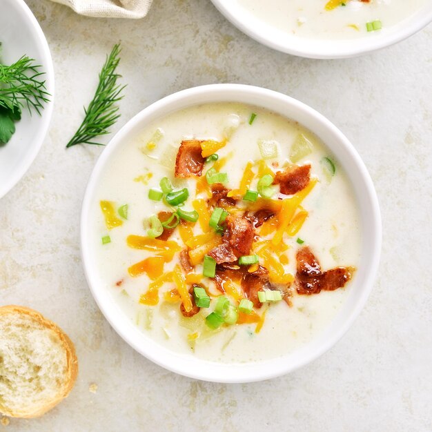 Sopa de patata cremosa