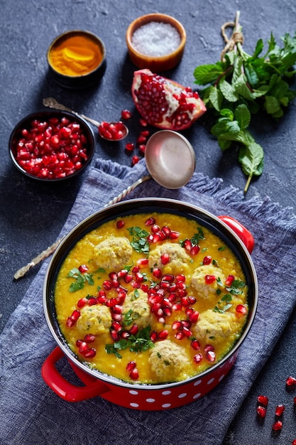 Sopa persa de guisantes y granada Ashe Anar