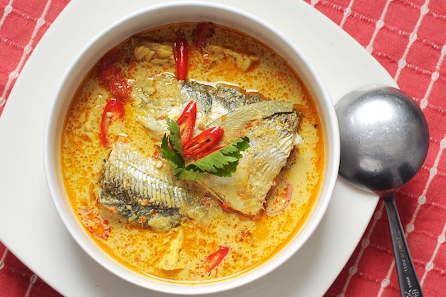 Sopa De Pescado Tempurungan En Un Tazón