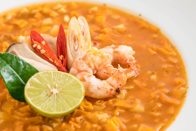 Sopa Picante De Fideos Con Camarones