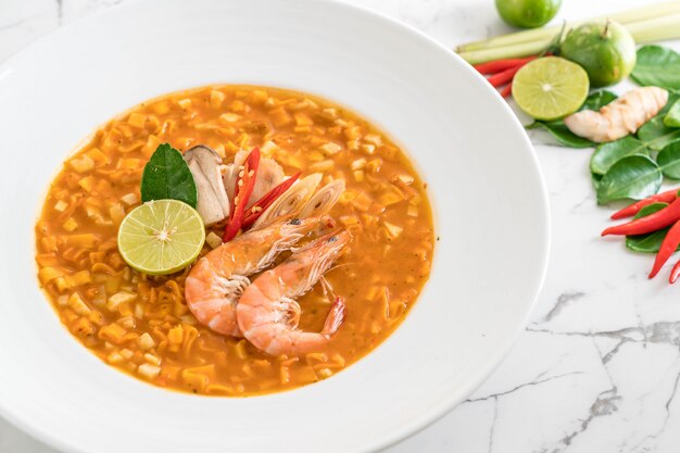 Sopa Picante De Fideos Con Camarones