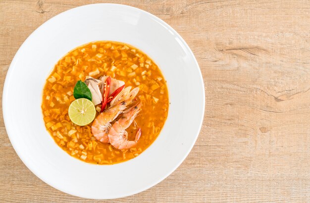 Sopa Picante De Fideos Con Camarones