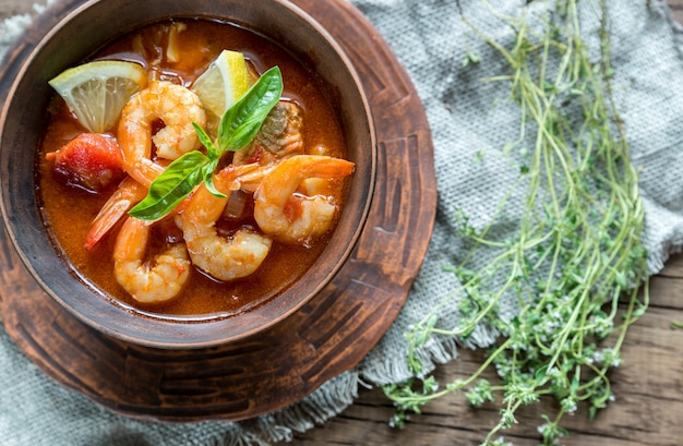 Sopa picante francesa con mariscos