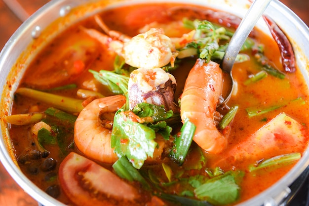 Sopa picante con mariscos