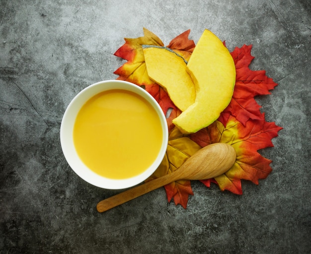 Sopa plana de abóbora, vista superior