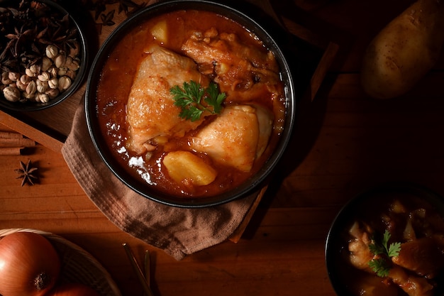 sopa de pollo al curry de Massaman