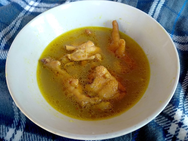 Sopa de pollo Comida indonesia simple y deliciosa