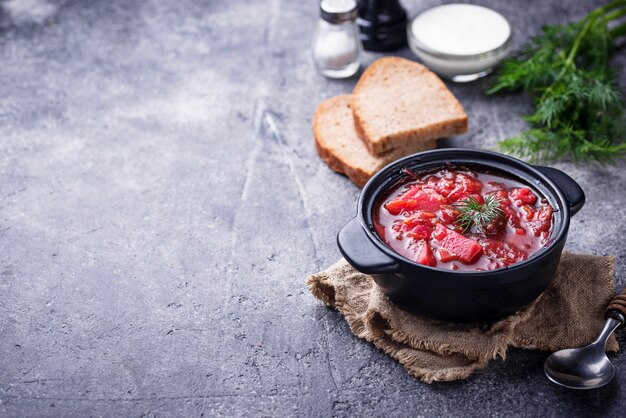 Sopa de remolacha ucraniana tradicional Borsch