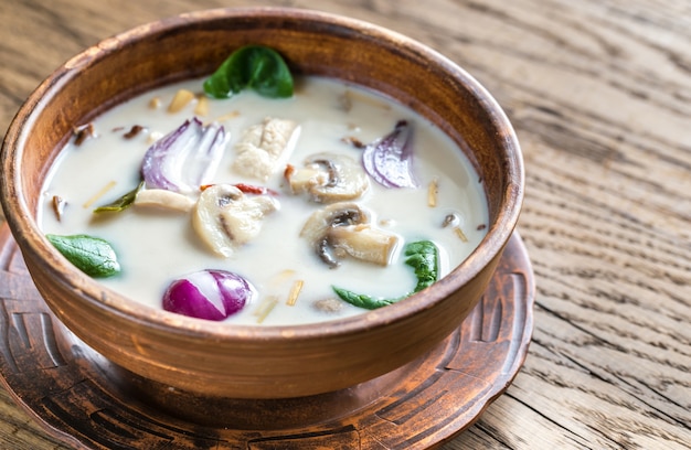 Sopa tailandesa de creme de coco