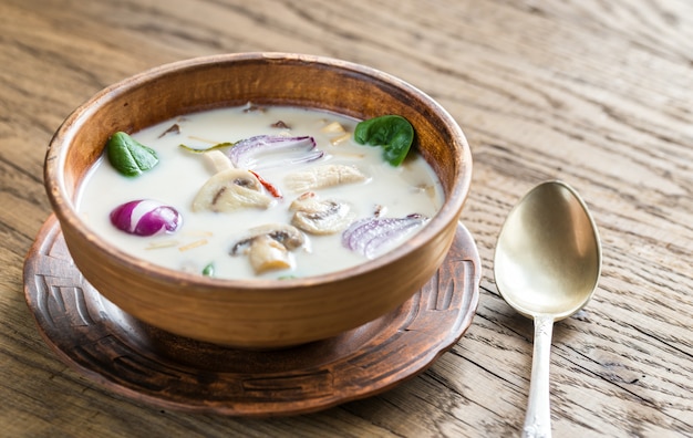 Foto sopa tailandesa de creme de coco