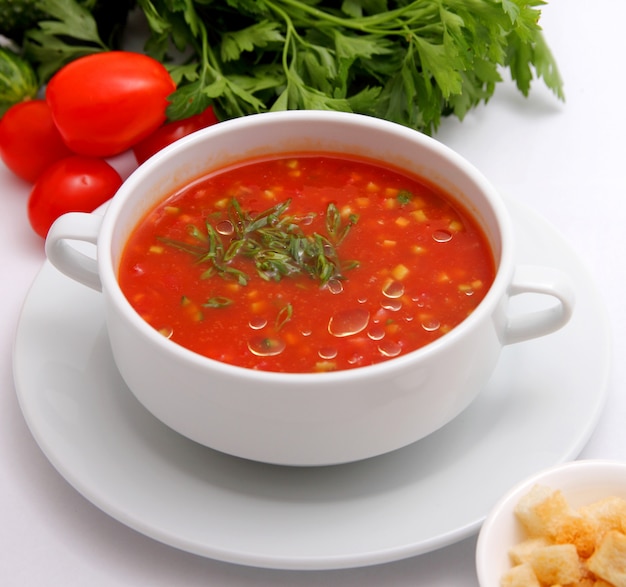 Sopa De Tomate Con Galletas Y Hierbas