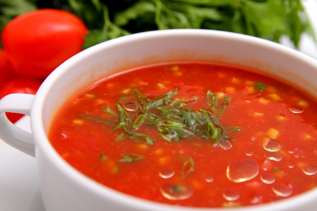 Sopa De Tomate Con Galletas Y Hierbas