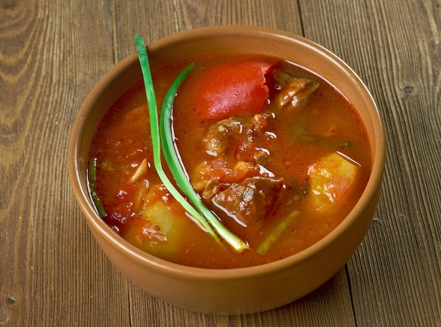 Sopa tradicional de Bogorash Magyar