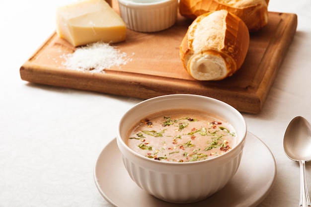 Sopa tradicional brasileña de frijoles llamada caldo de feijao