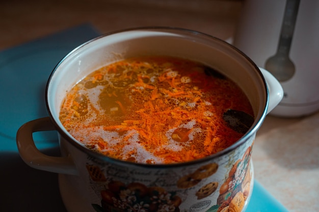 Sopa tradicional ucraniana na cozinha moderna Sopa vegetal picante