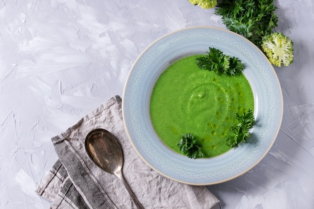 Foto sopa vegetariana de brócoli