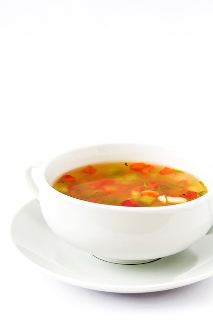 Foto sopa de verduras aislado sobre fondo blanco.