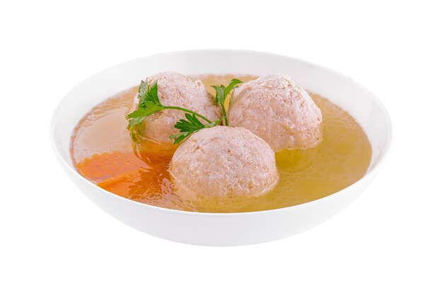 Sopa de verduras con albóndigas de pollo en un bol