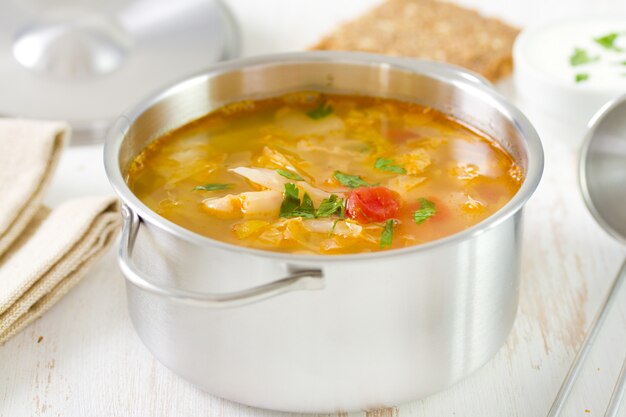 Sopa de verduras y pan